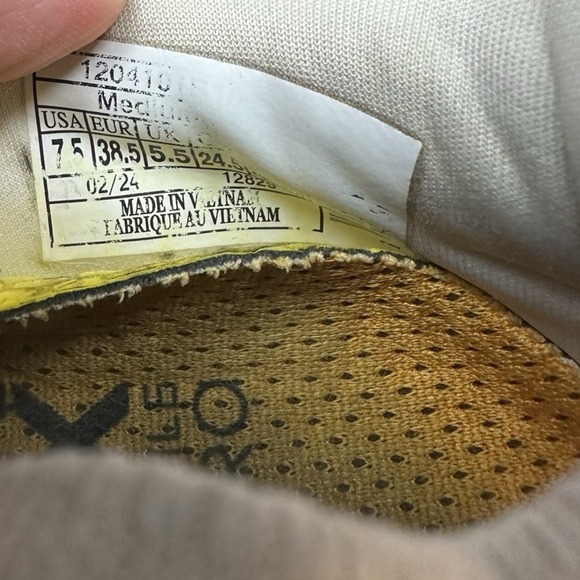 Brooks Glycerin StealthFit 21 Shoes Womens Size 7.5 B Beige Sneakers Athletic - Picture 11 of 11